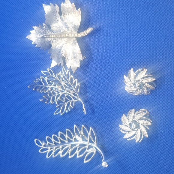 Vintage Silver Tone Brooch & Clip on Earring 4 Pcs Bundle - Picture 3 of 5